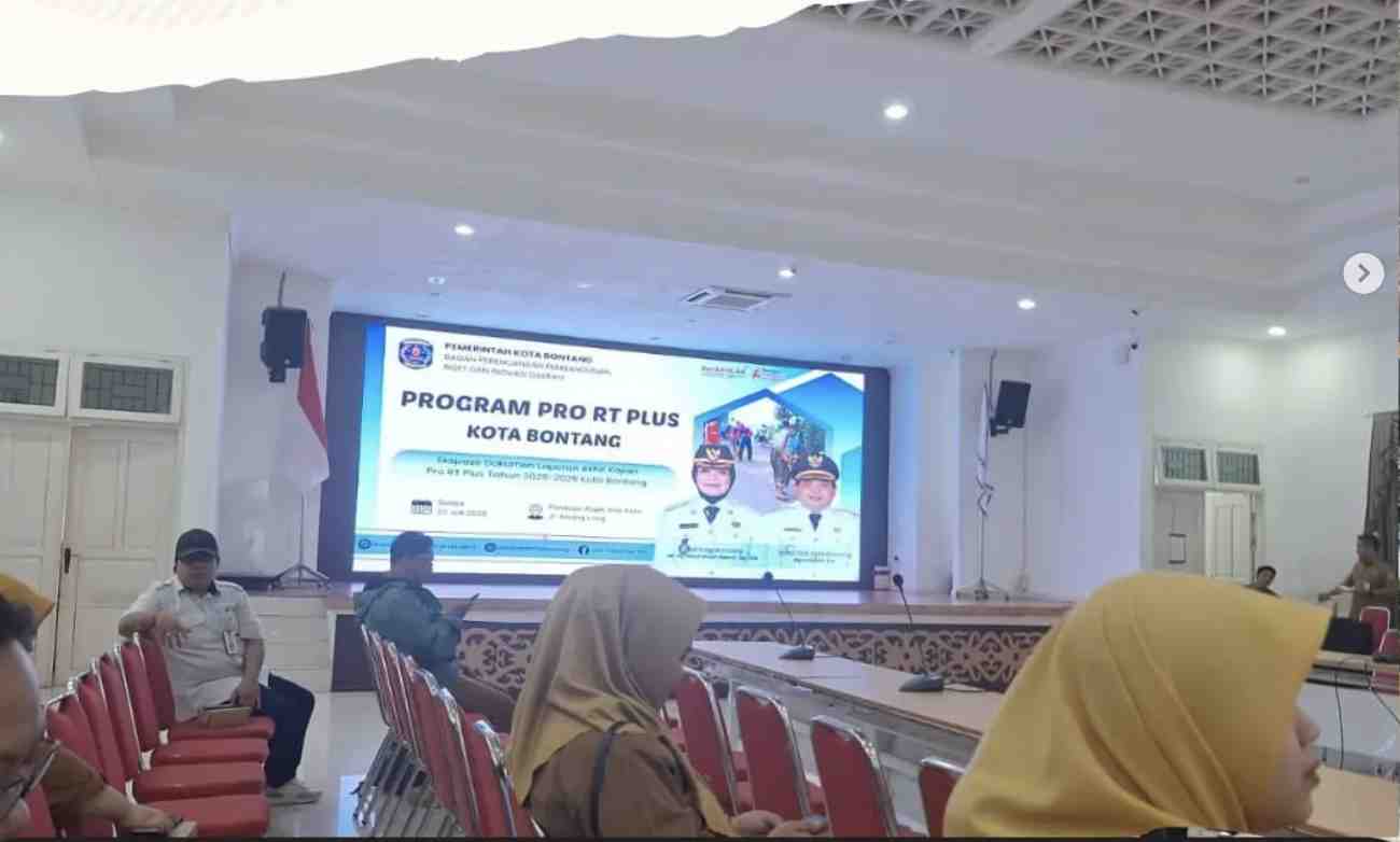 Menghadiri Rapat Ekspose Dokumen Laporan Akhir Kajian Pro RT Plus Tahun 2025-2029 bertempat di Pendopo Rumah Jabatan Walikota Bontang